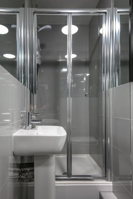 ליברפול The V.I.P Suite - Sleeps 24! Best For Large Groups מראה חיצוני תמונה
